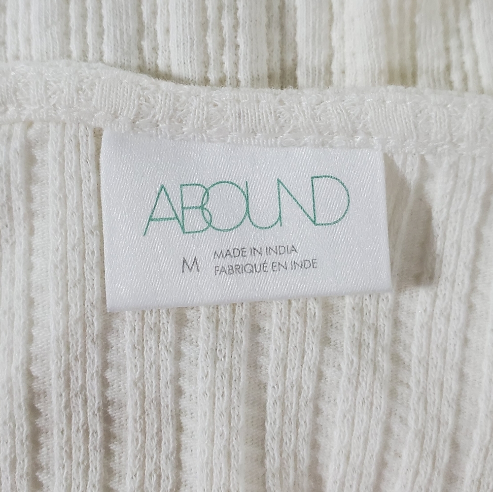 Abound Cropped Blouse - Picture 3 of 4